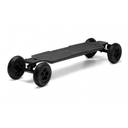 skateboard électrique en carbon bridé à 25 km/h avec roues lisses