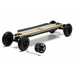 skateboard électrique proposé avec deux types de roues adaptées au ride tous terrain ou sur route lisse