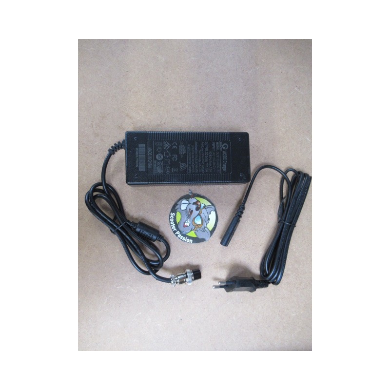 Chargeur 48V 1,5A pour trottinette électrique Vsett 8, Vsett 8+ et Vsett 9+ scooterpassion en Belgique et en France