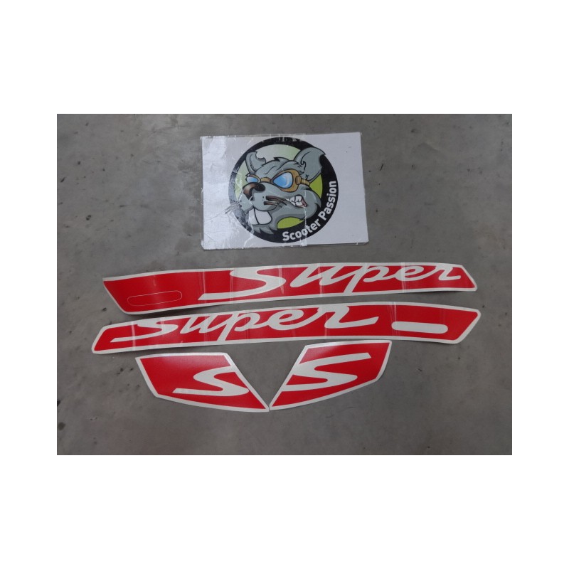 Kit autocollants "Super" Vespa GTS rouge chez scooter passion