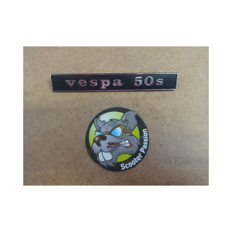 Insigne "Vespa 50s" arrière pour Vespa 50 S