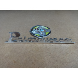 Primavera" achterste badge voor Vespa 125 Primavera bij scooter passion