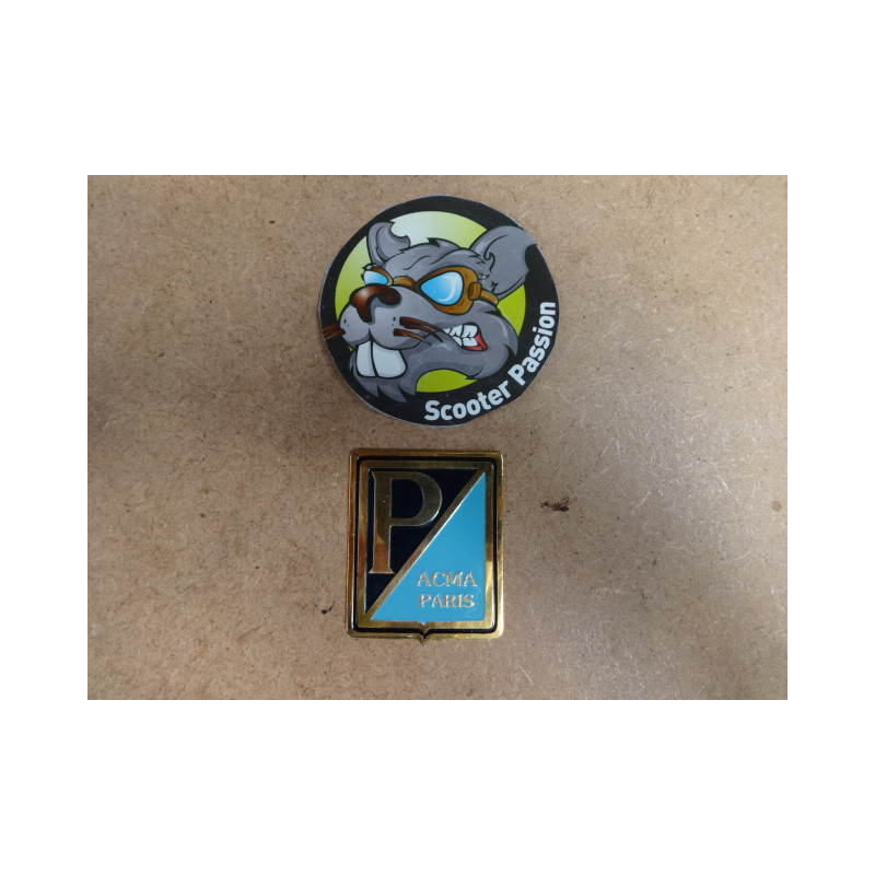 Emblème Piaggio "Acma Paris" GOLD pour vespa ACMA chez scooter passion en belgique et en france