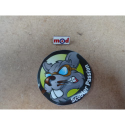 Pin's "Mod" blanc et rouge