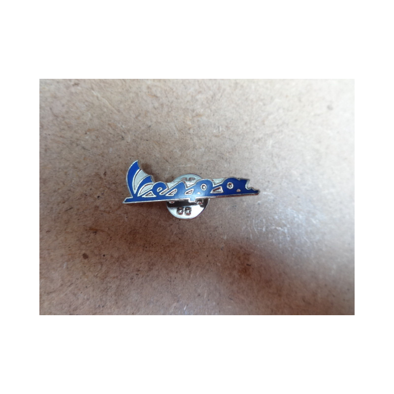 Pins "Vespa" bleu  chez scooter passion en belgique et en france