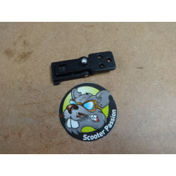 Crochet pliant sur châssis pour trottinette électrique KUICKWHEEL scooter passion belgique