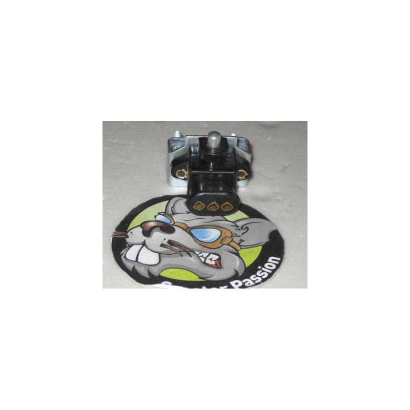 Contacteur pédale de frein 3 connexions Lambretta chez scooter passion