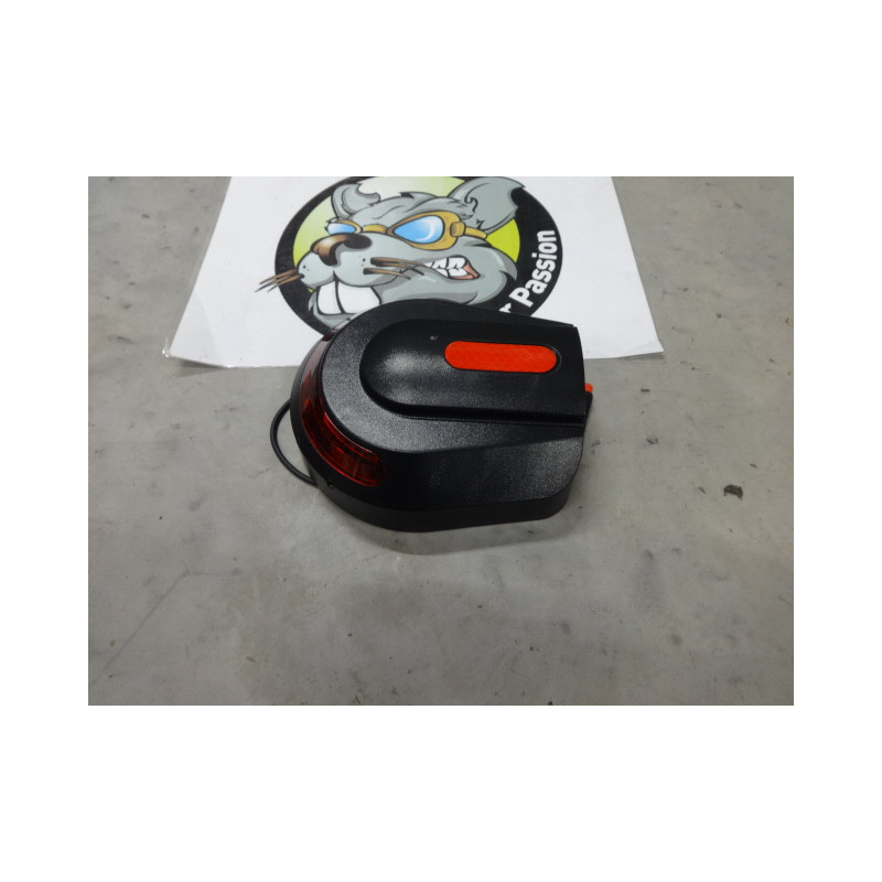 Cache avec systeme de clignoteur arrière DROIT électrique Kuickwheel SC1 PRO