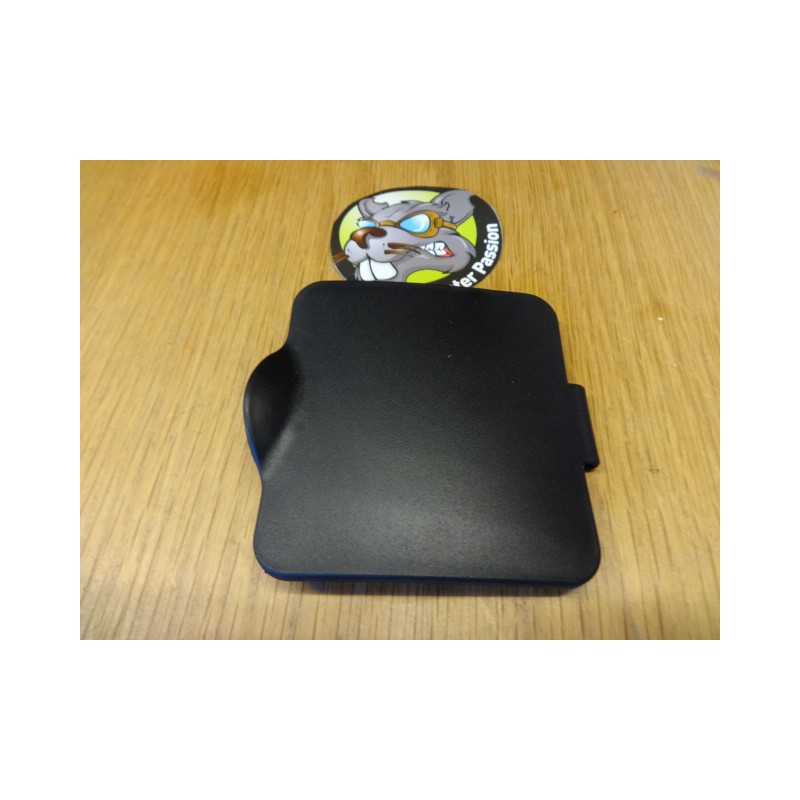 Deurtje PLASTIC ZWART toegang benzinetank Lambretta GP DL