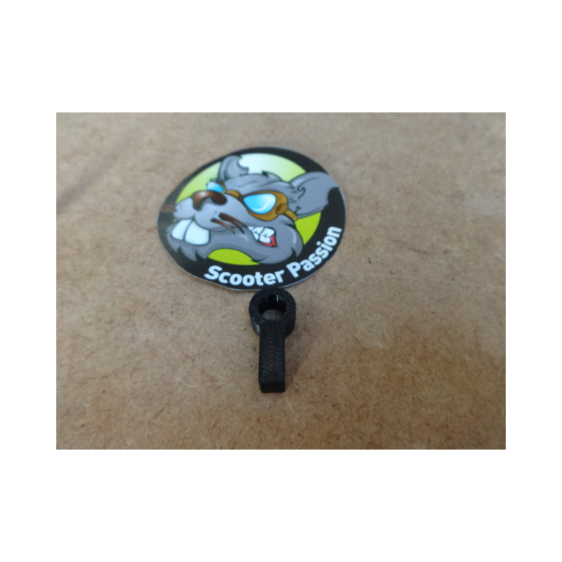 Support passage durite essence sur carter moteur Zenoah voiture Genius Mecatech - SIMPLE