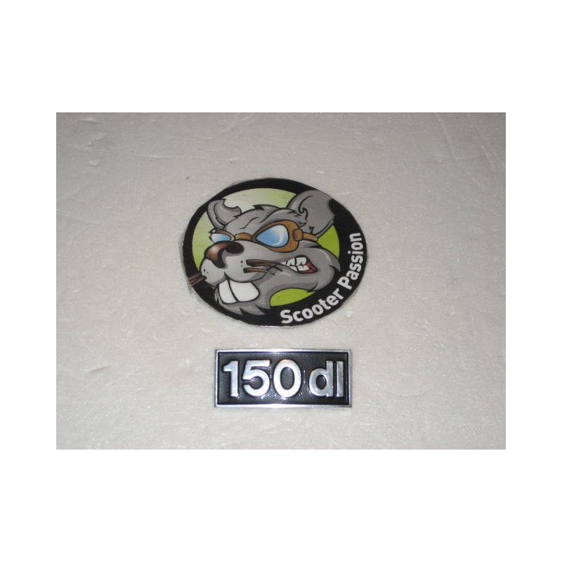Emblème "150 dl" tablier Lambretta GP/DL chez scooter passion en belgique et en france