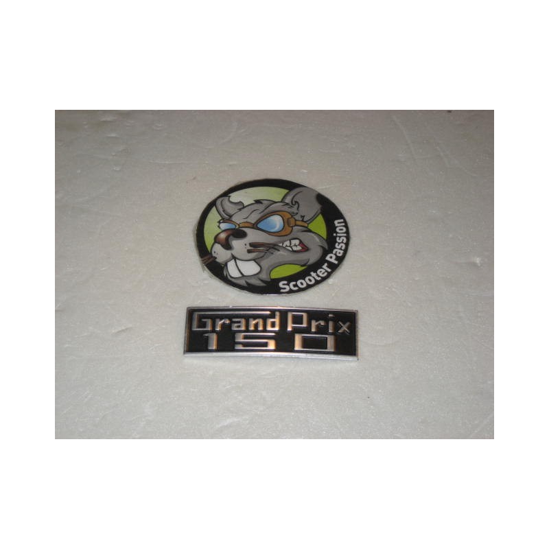 Emblem beenschild "GRAND PRIX" voor Lambretta GP DL  bij scooter passion in belgie