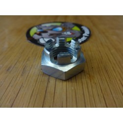 ecrou crenelé M14 tambour frein vespa